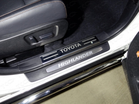 Toyota Highlander 2017-	Накладки на пластиковые пороги (лист зеркальный надпись Toyota) 2шт